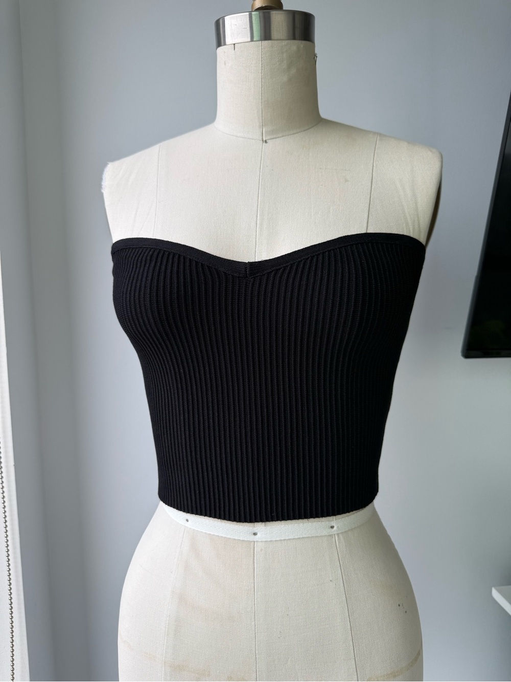 Babaton Strapless Ribbed Crop Top
